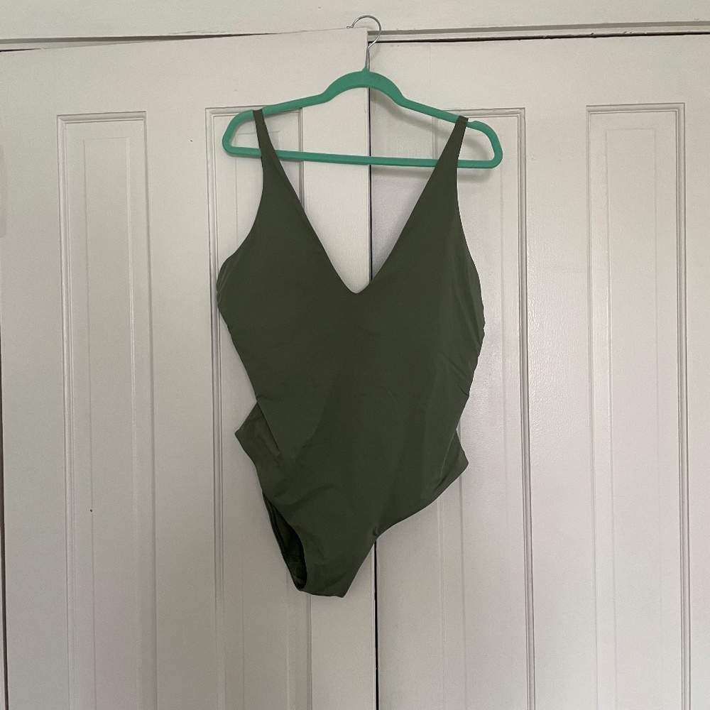 Everlane V-Neck One Piece - XL